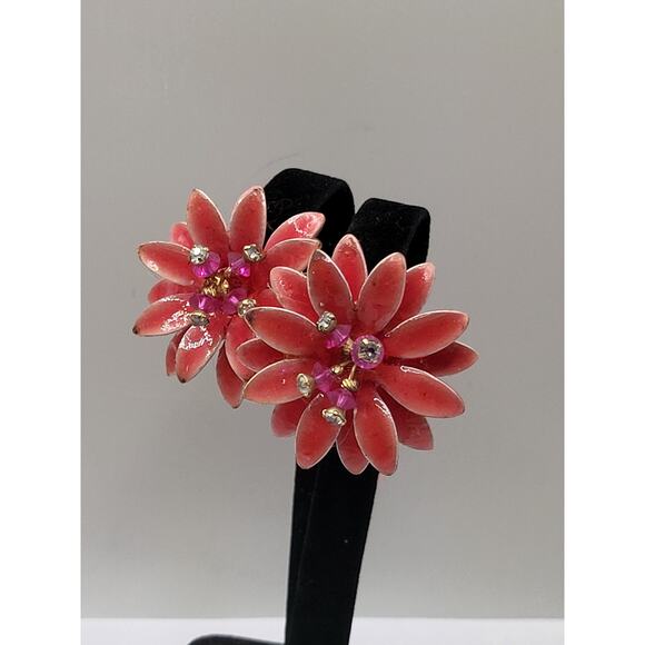 Vintage 1950s Pink Lucite Flower Clip On Earrings with Rhinestones and Beads - Picture 3 of 9